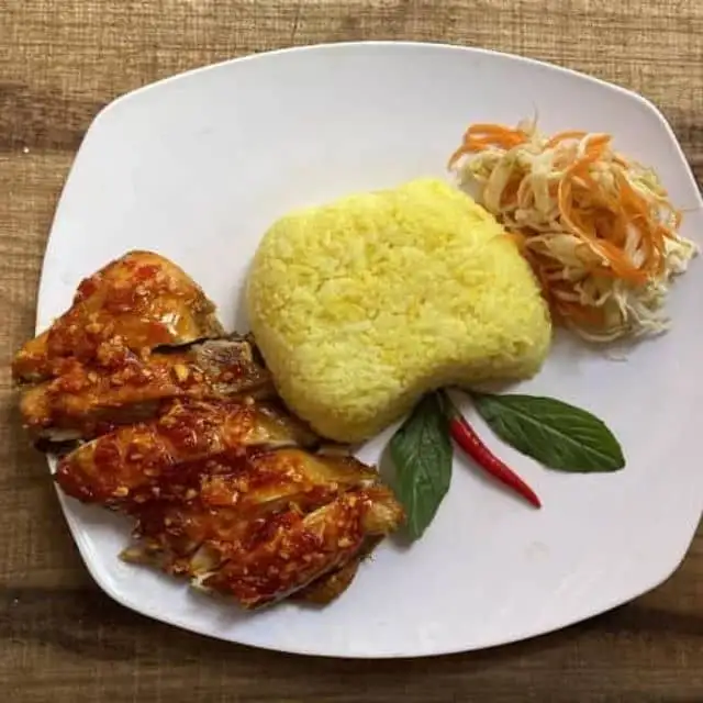 Cơm Gà Chiên Mắm